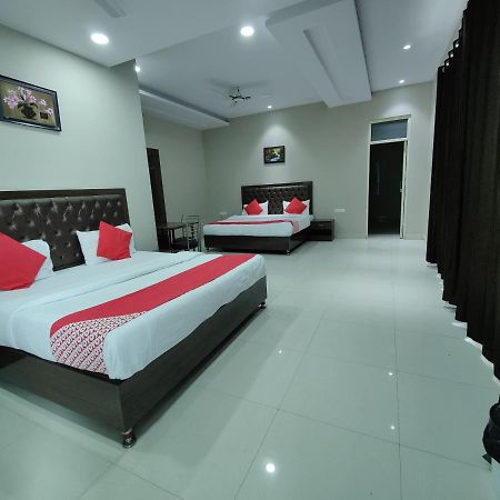 Hotel Kailash Mansarovar And Banquet Hall Bareli Exterior foto