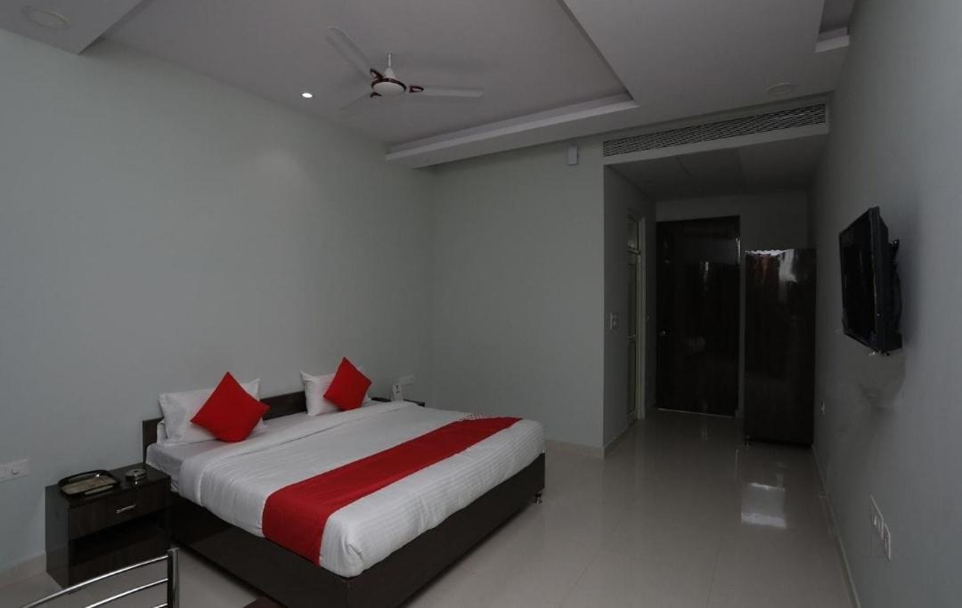 Hotel Kailash Mansarovar And Banquet Hall Bareli Exterior foto